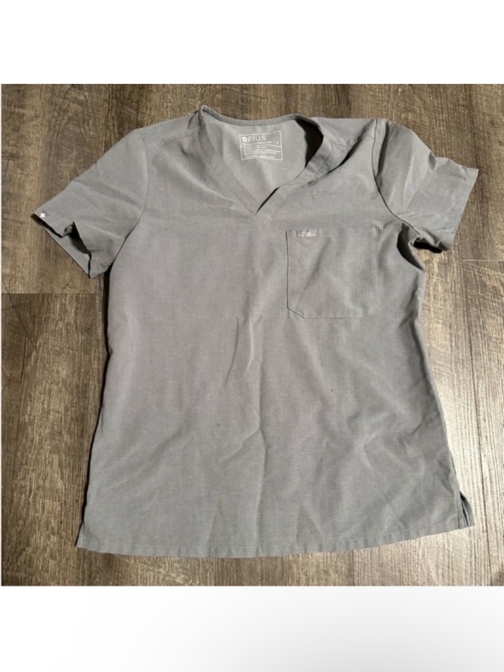 FIGS women’s Gray V-Neck Scrub Top